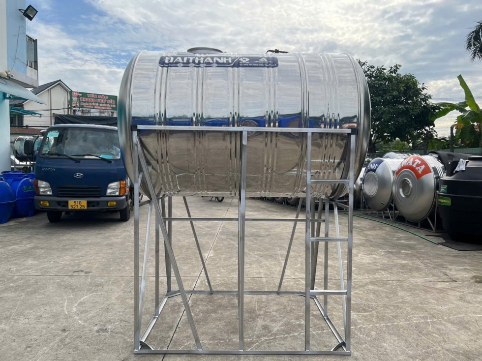 so sánh bồn inox Nam Thành đứng và ngang